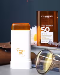 کرم ضد آفتاب استیکی کلارنس بی رنگ کلارنس بی رنگ SPF50