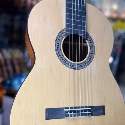 گیتار کلاسیک سانتوس هرناندز مدل لوتیر