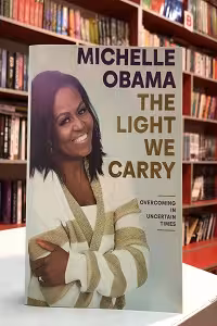 THE LIGHT WE CARRY اثر MICHELLE OBAMA