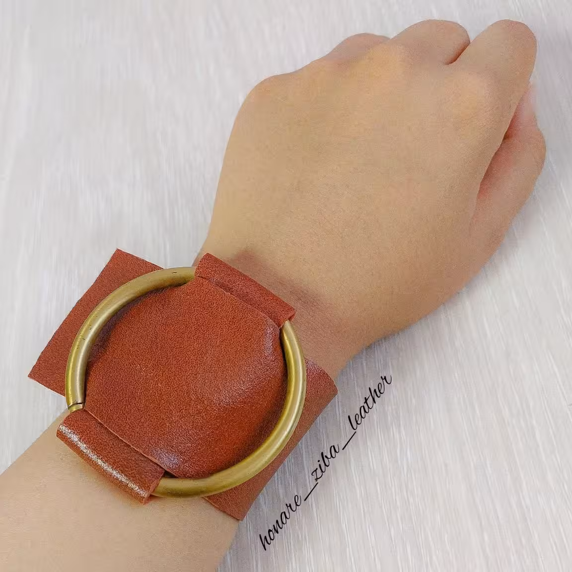 دستبند چرم