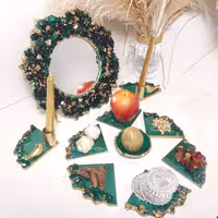 سفره هفتسین رزینی خاص 10 تکه با آینه و شمعدان  طرح سه  گوشه  سبز طلایی