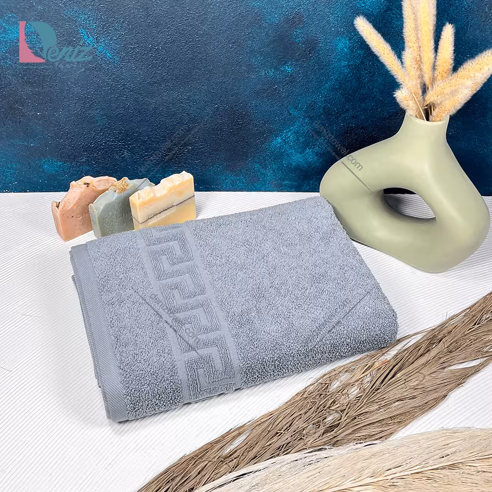 حوله استخری طرح ورساچه رنگ طوسی روشن