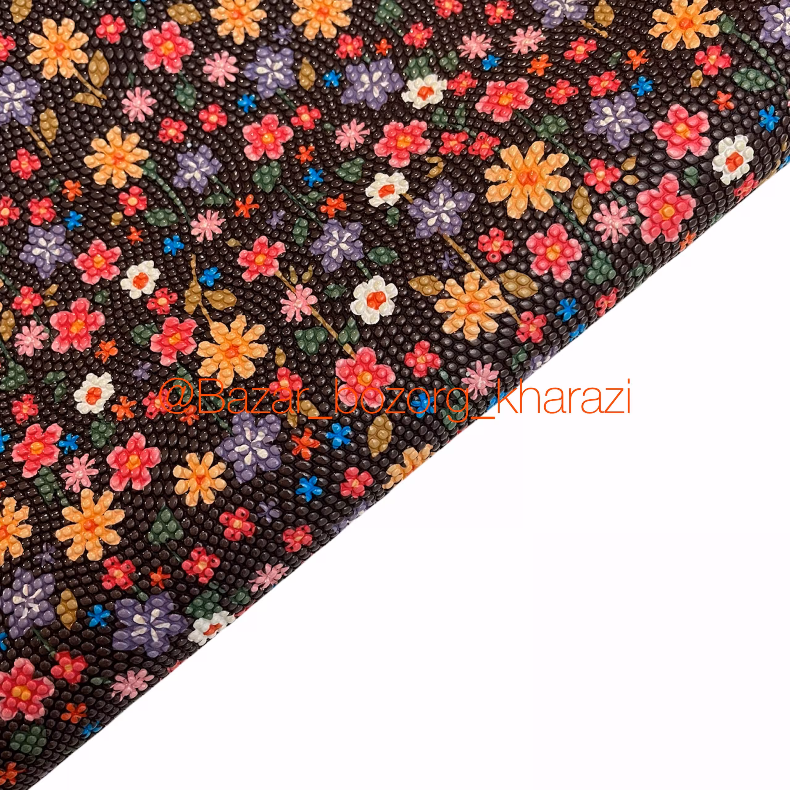 چرم گل ریز زمینه مشکی تکه ای