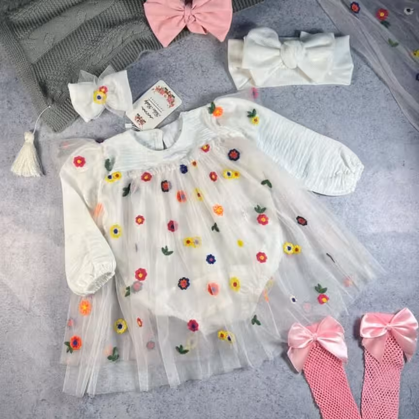 بادی دخترانه سفید شکوفه ای ناز ابروبادی و تور(ارسال رایگان) پیراهن دخترانه برای 3 ماه تا 3 سال