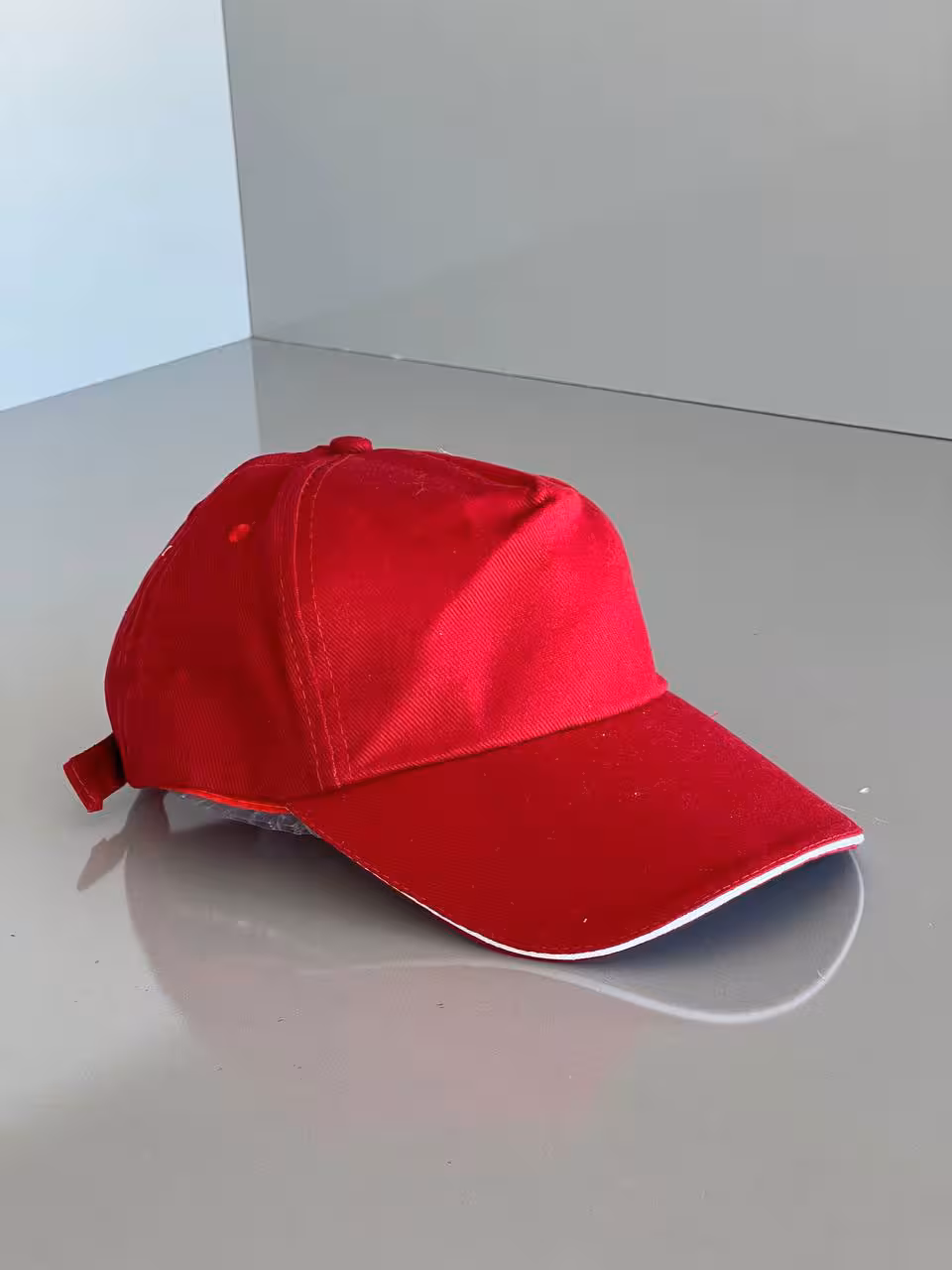 کلاه کتان قرمز🔥🧢 | استایل شیک و پرانرژی