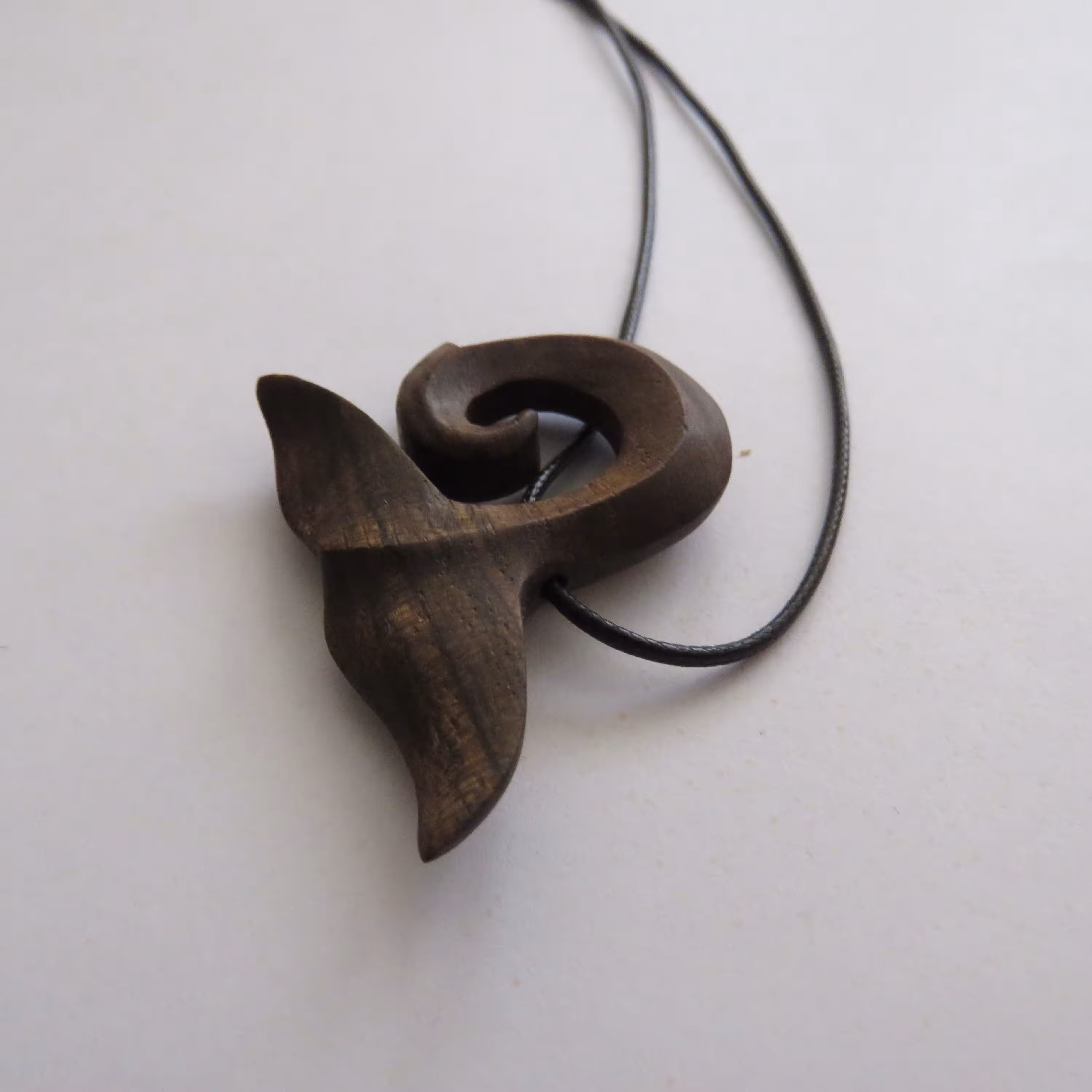 •گردنبند طرح دم نهنگ  •کد محصول:N8