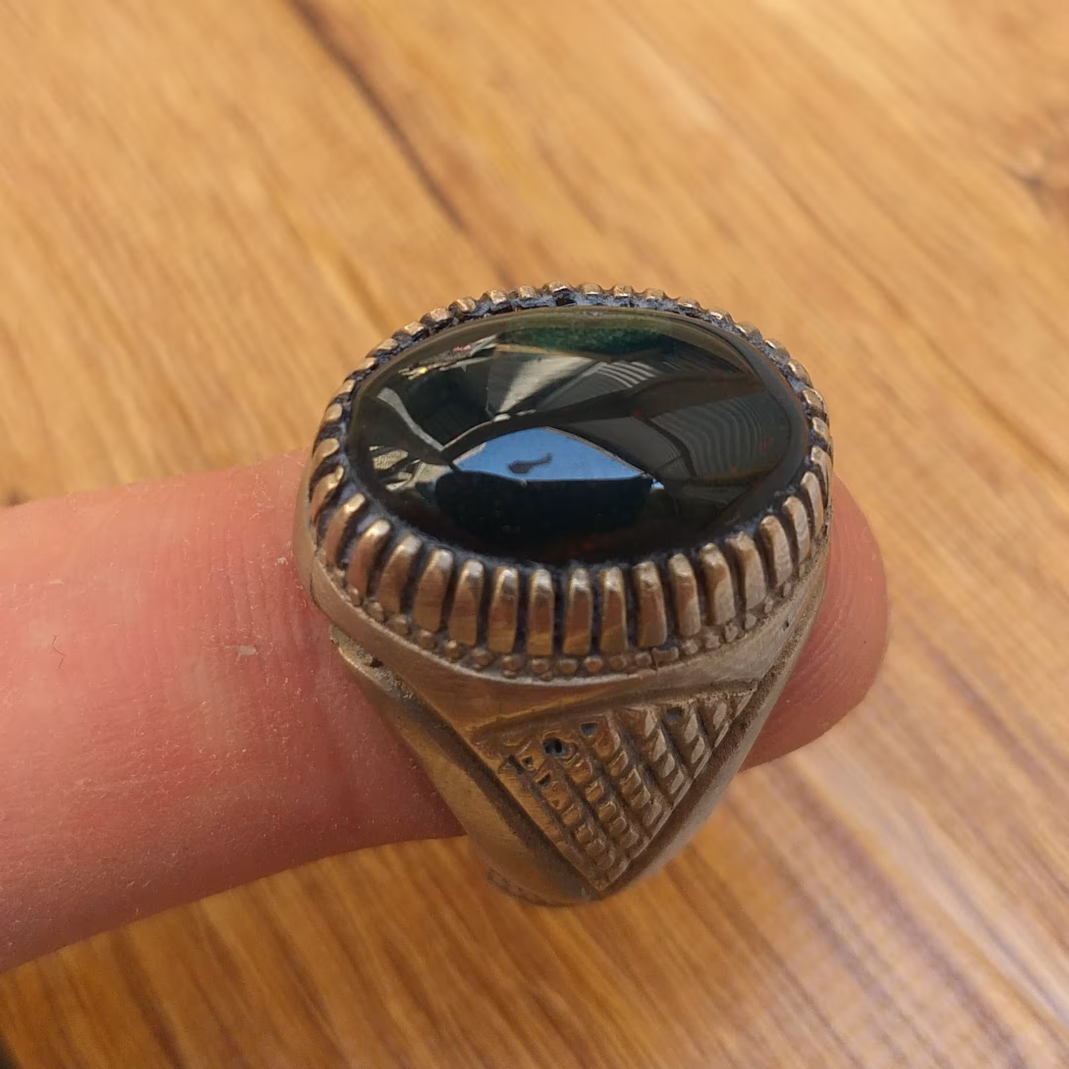 انگشتر سنگ خون هندی اصل و معدنی با رکاب کروم وانادیوم کاملا مشابه نقره 925 رنگ ثابت تضمینی