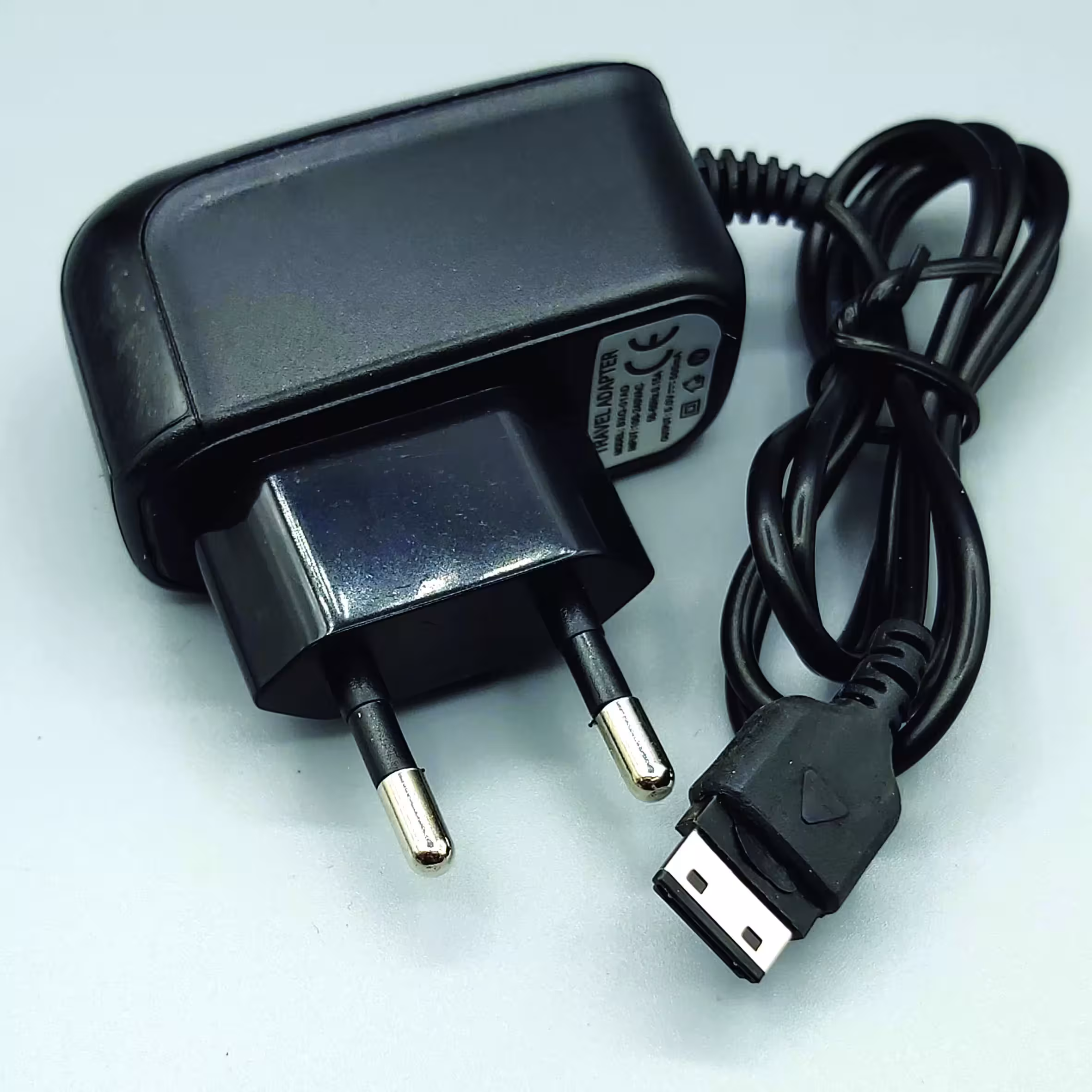 شارژر دیواری مدل D880