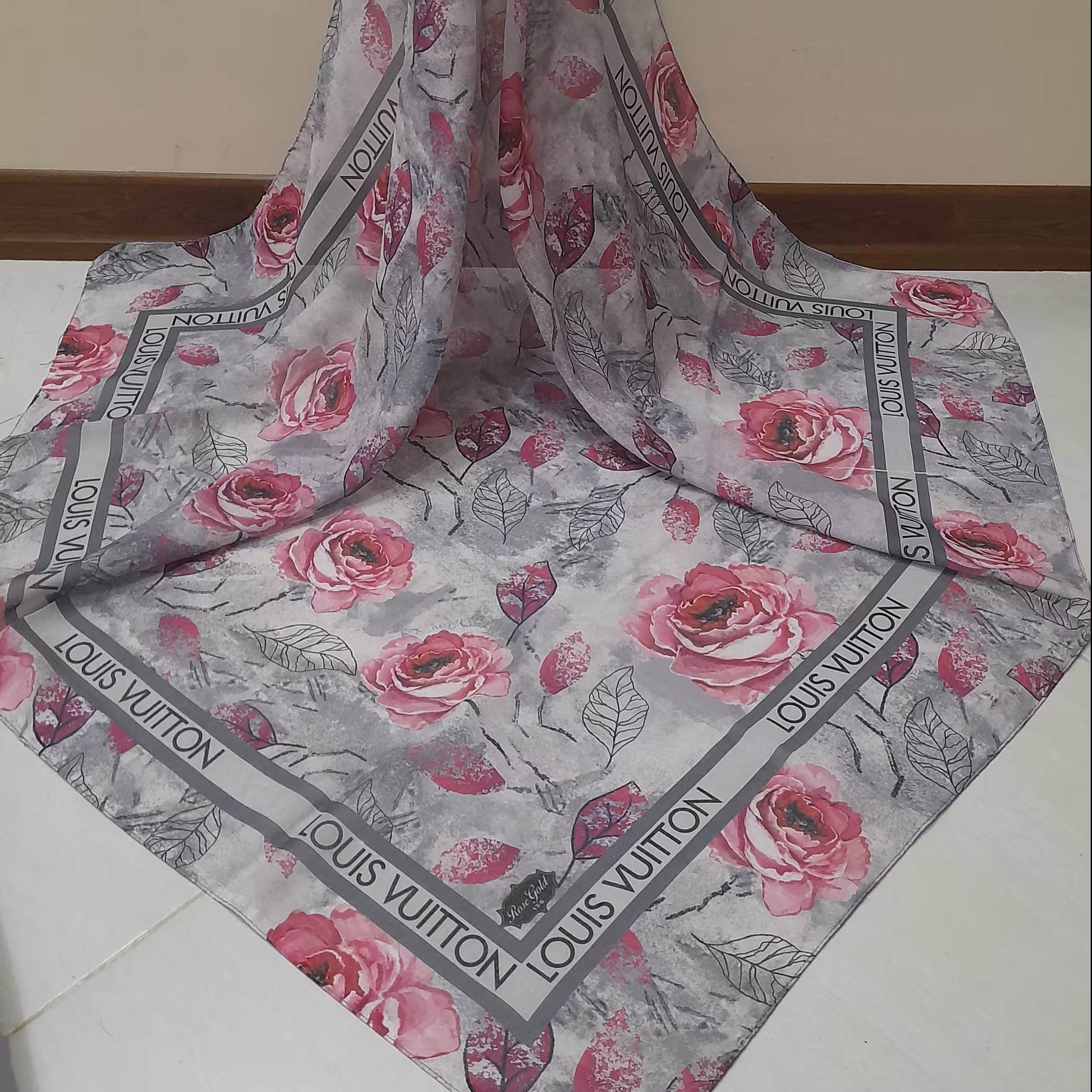 روسری نخی آهار دار