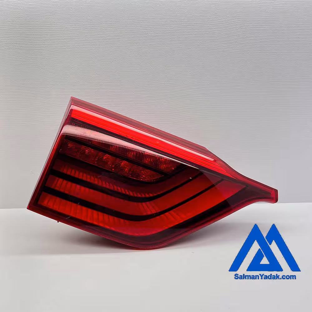 چراغ عقب کیا اسپرتیج QL روی صندوق سمت چپ (راننده)