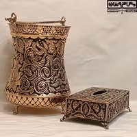 ست جا دستمال کاغذی و سطل مسی قلمزنی دستساز نانو اصفهان مدل شاناز