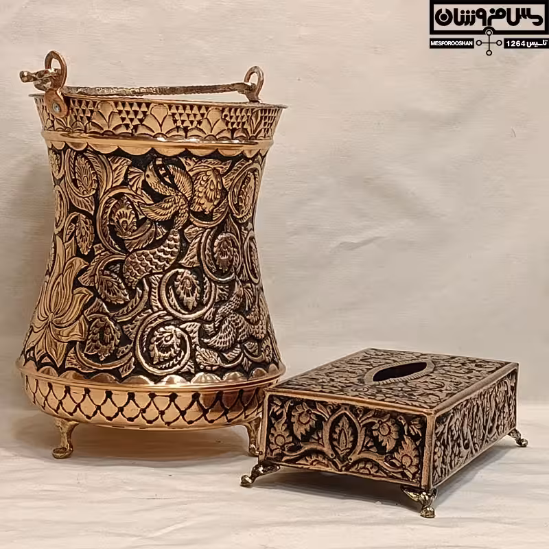 ست جا دستمال کاغذی و سطل مسی قلمزنی دستساز نانو اصفهان مدل شاناز