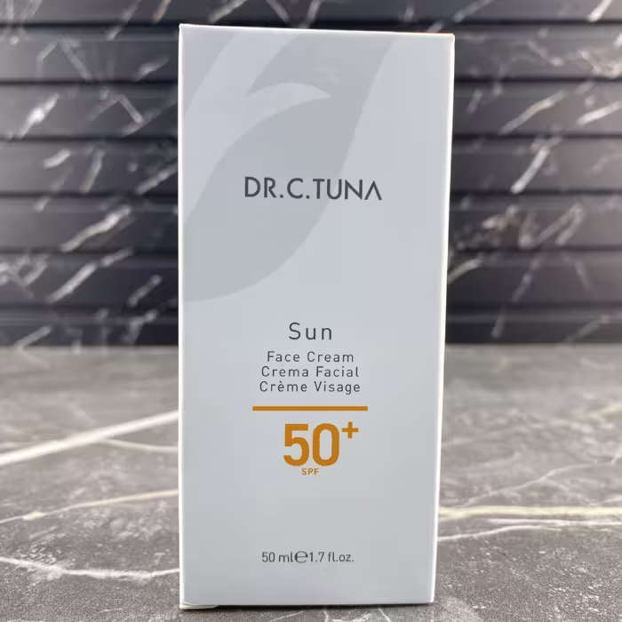 کرم ضد آفتاب  SPF50 فارماسی مدل Dr.C.Tuna بی رنگ مناسب انواع پوست 50 میل