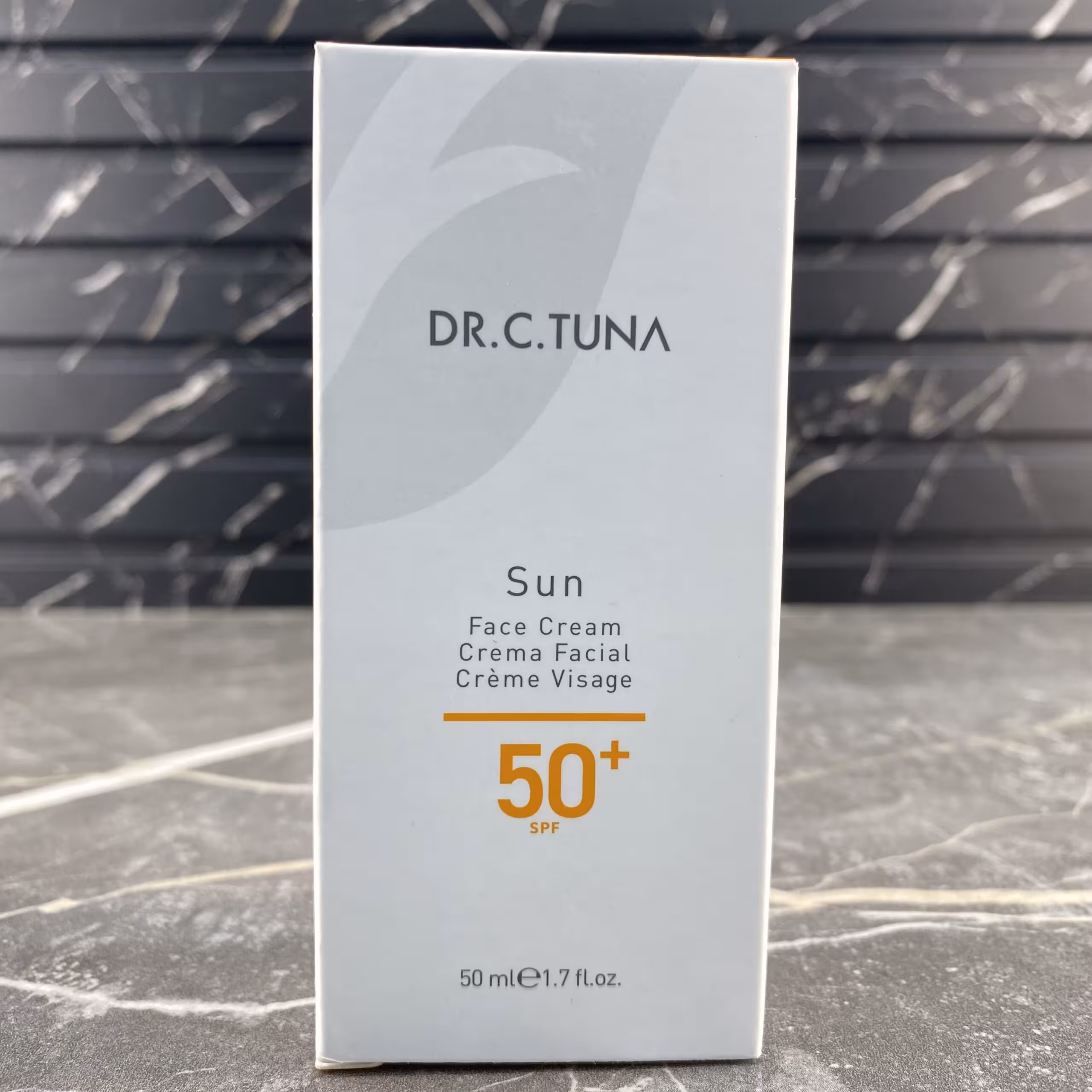 کرم ضد آفتاب  SPF50 فارماسی مدل Dr.C.Tuna بی رنگ مناسب انواع پوست 50 میل