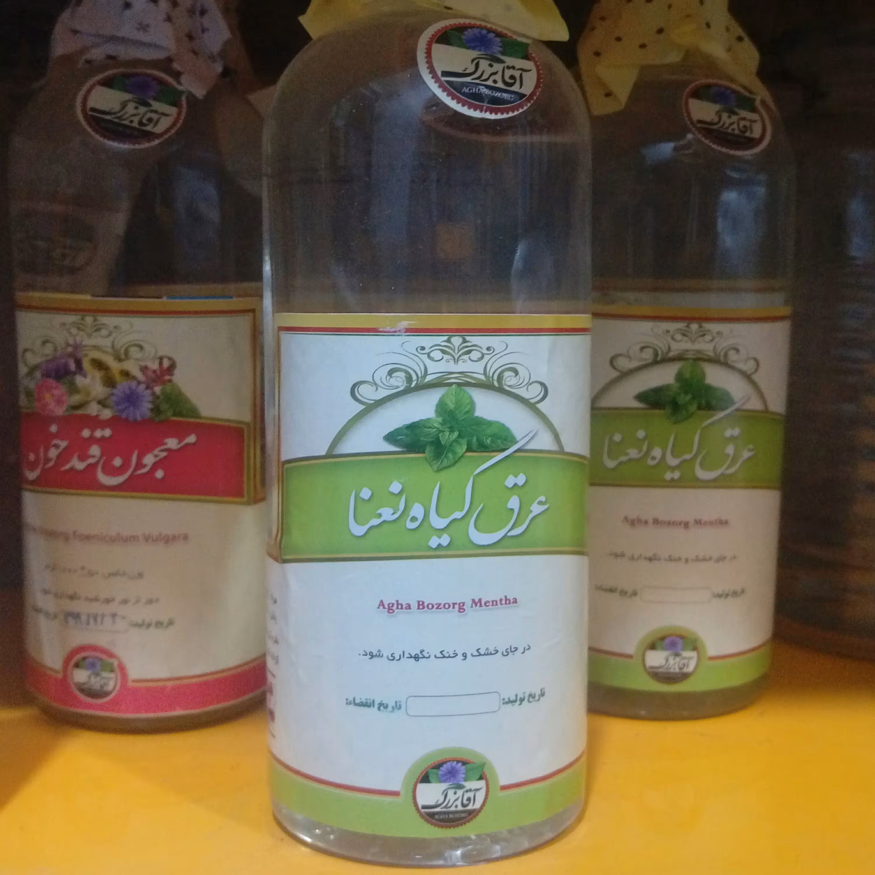 عرق نعنا عرق نعناع ویژه اصل برند آقا بزرگ کاشان یک لیتری