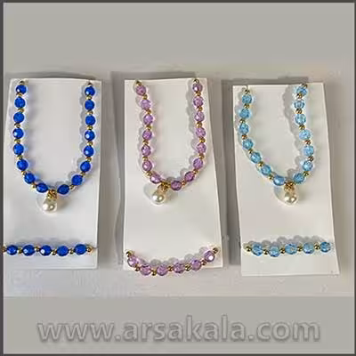 گردنبند و دستبند مروارید و مهره ای