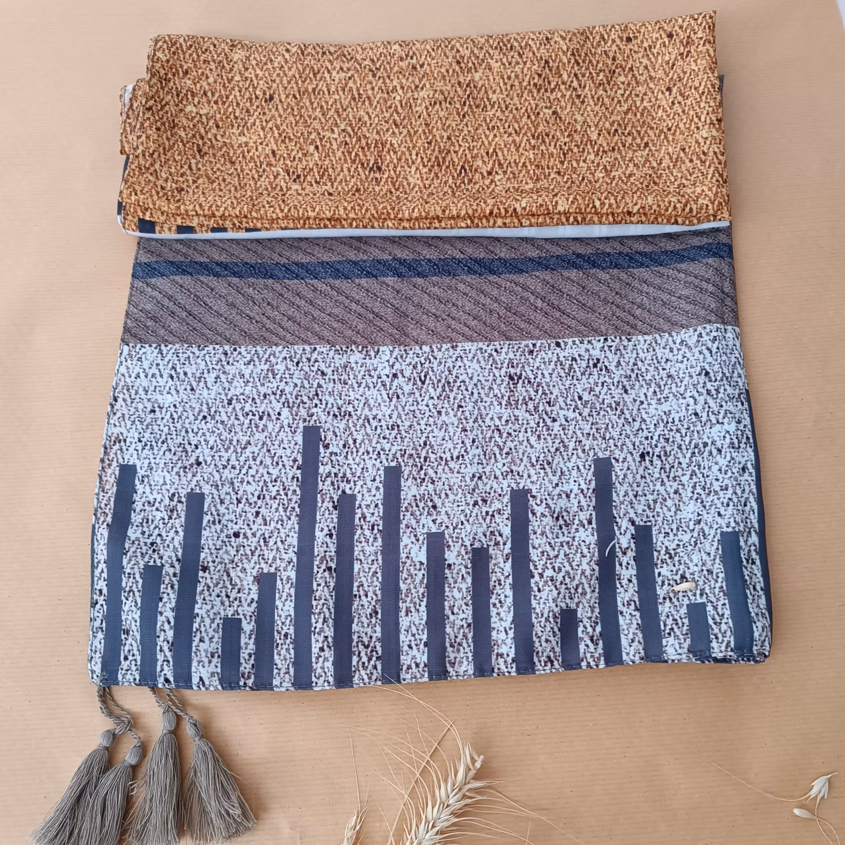 شال نخی طرحدار منگوله دار