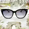عینک آفتابی زنانه والنتینو مدل VA4040500116