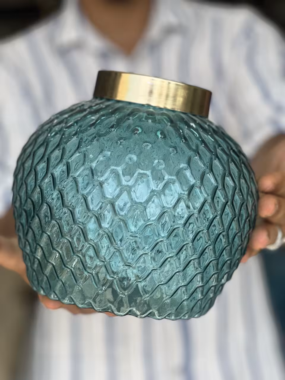 گلدان شیشه ای مدل نیکا رنگ آبی کمرنگ