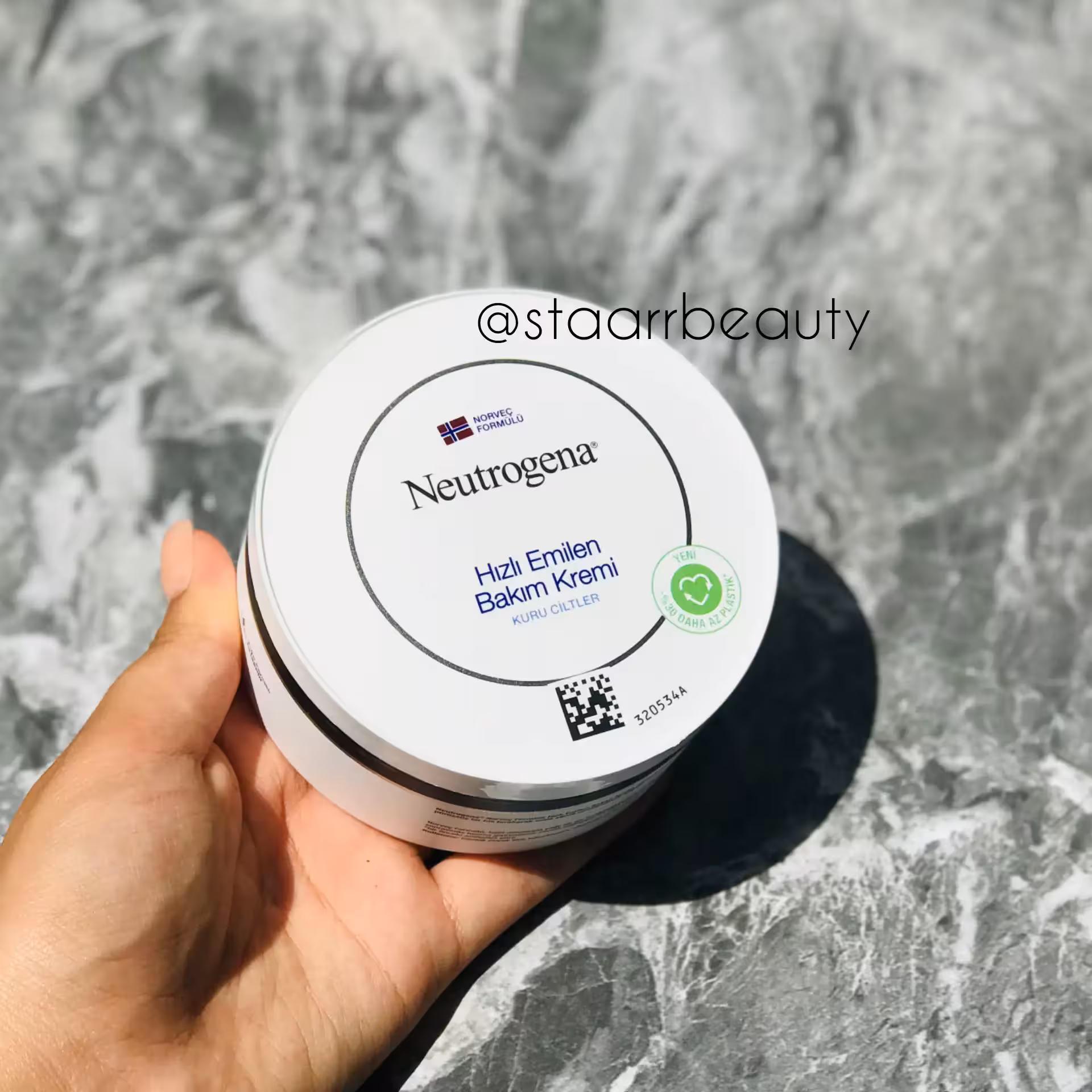 کرم مرطوب کننده آبرسان کاسه ای نوتروژینا