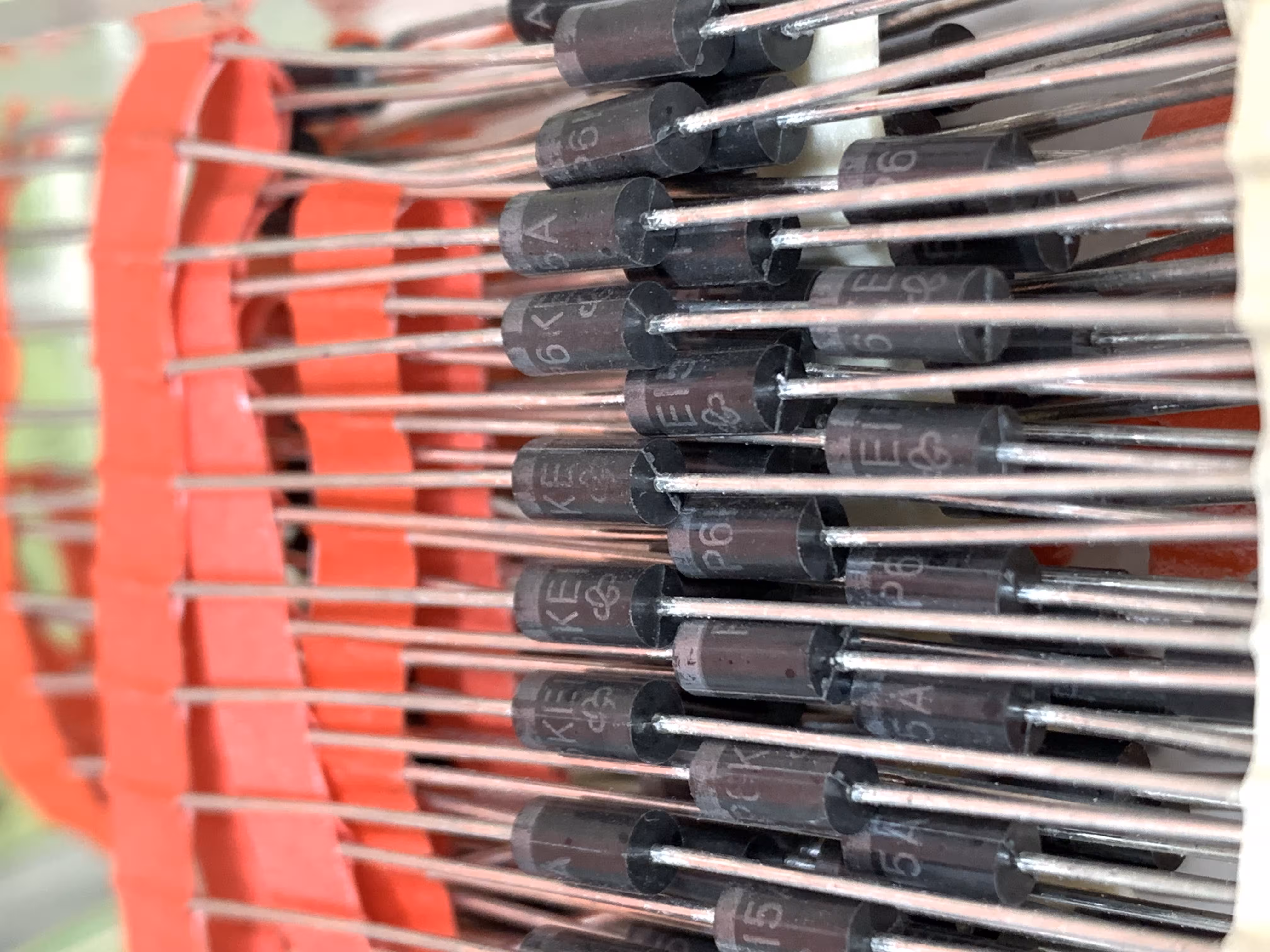 دیود زنر P6KE15CA