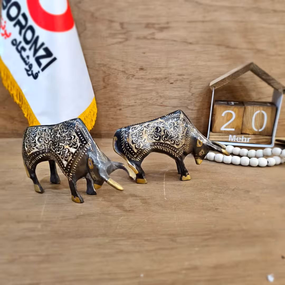 مجسمه گاو برنزی سیاه قلم دو عددی