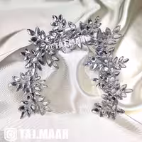 ریسه موی نقره ای ماه فام و تاج ماه