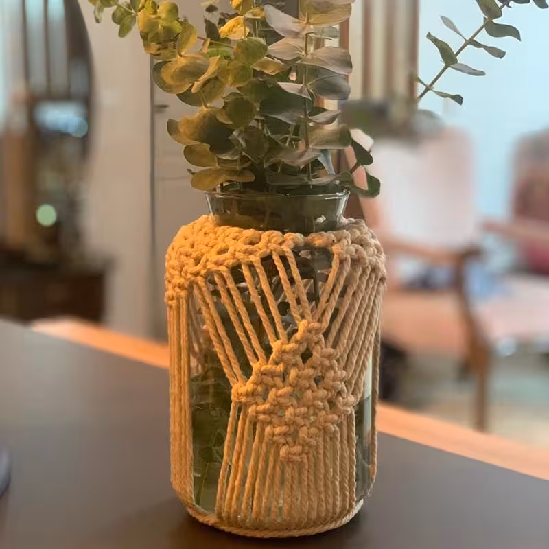 گلدان شیشه ای مکرومه قطر 10در ارتفاع 25 رنگ سفید بسیارخاص
