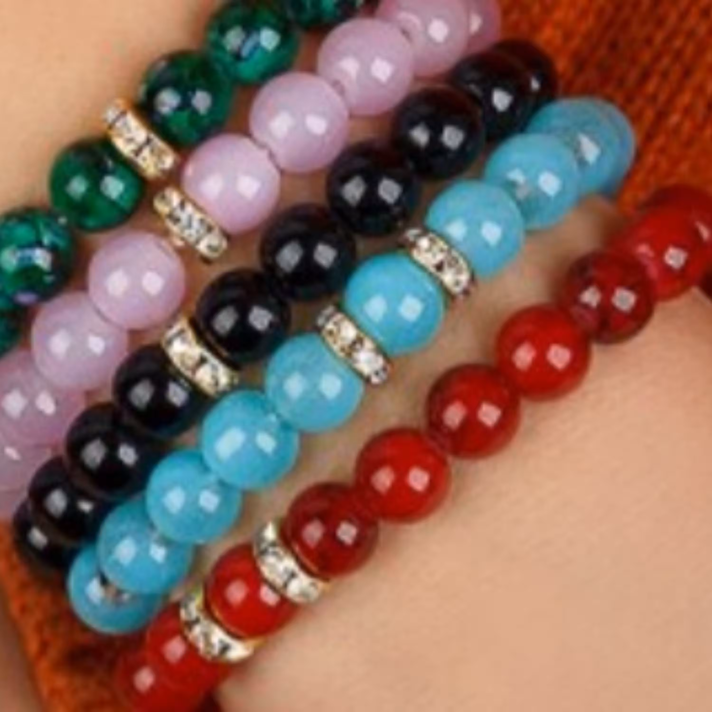 دستبند رنگ سیاه  و سایر رنگ ها 