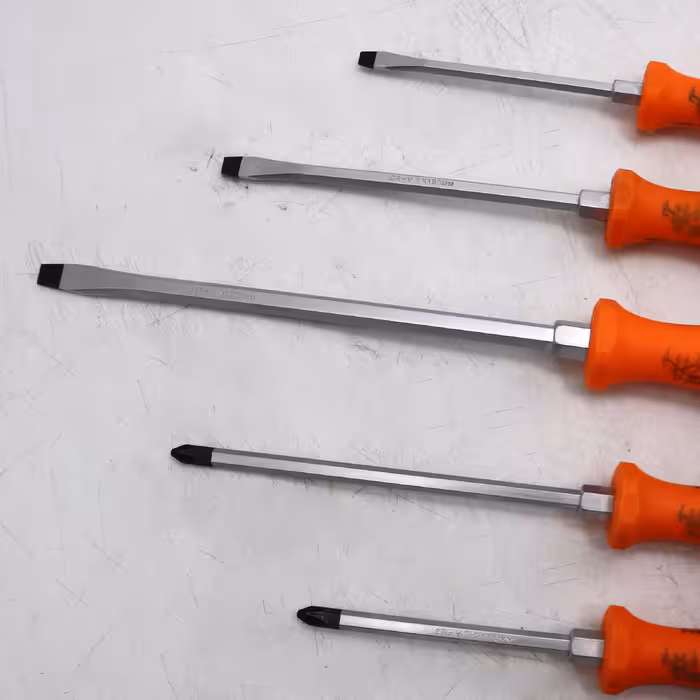 پیچ گوشتی ضربه خور دوسو و چهارسو مدل سویفت کد YP-TAIWAN-06 مجموعه 6 عددی 