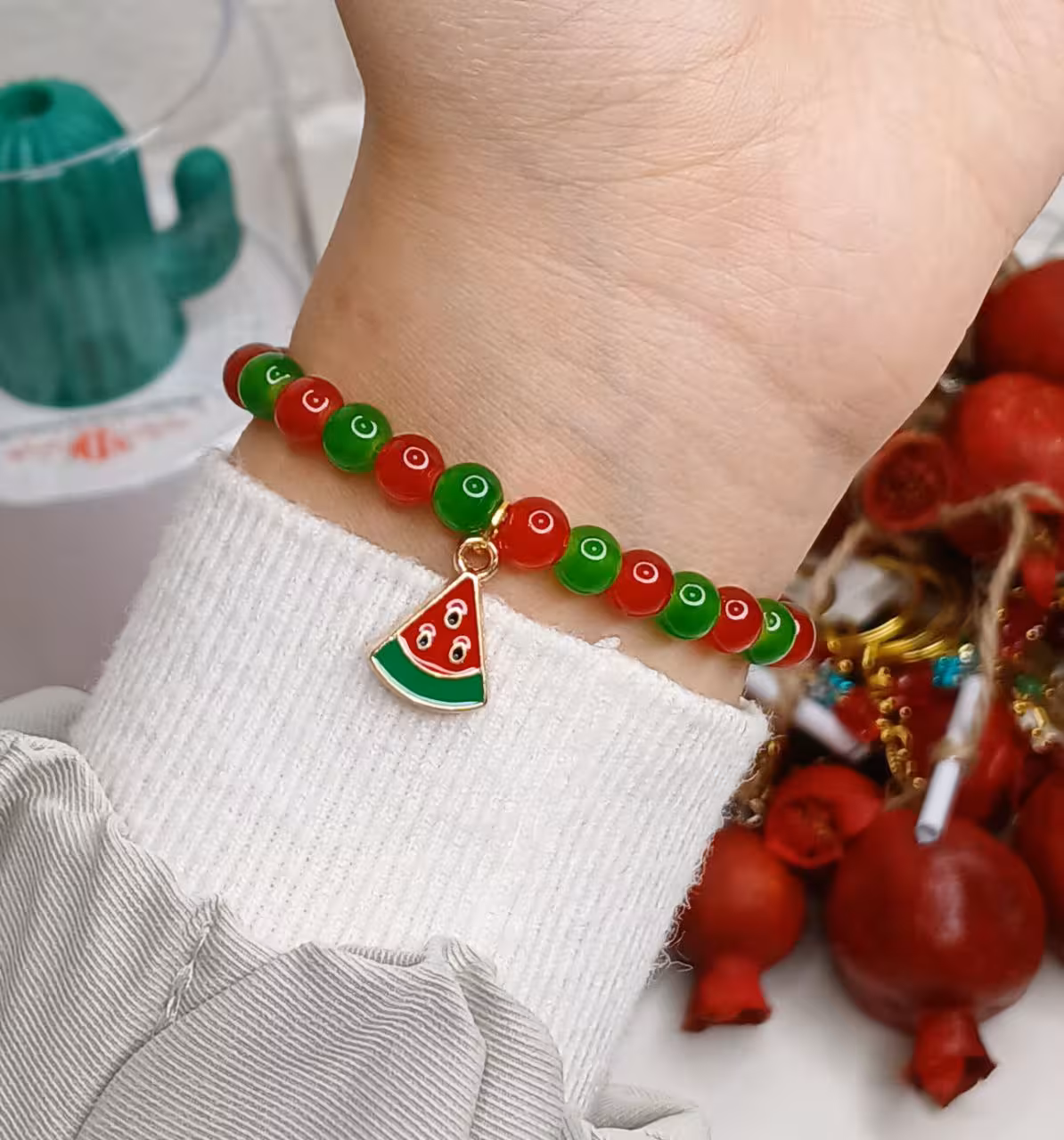 دستبند مروارید سنگی دو رنگ طرح  انار و هندوانه  یلدایی