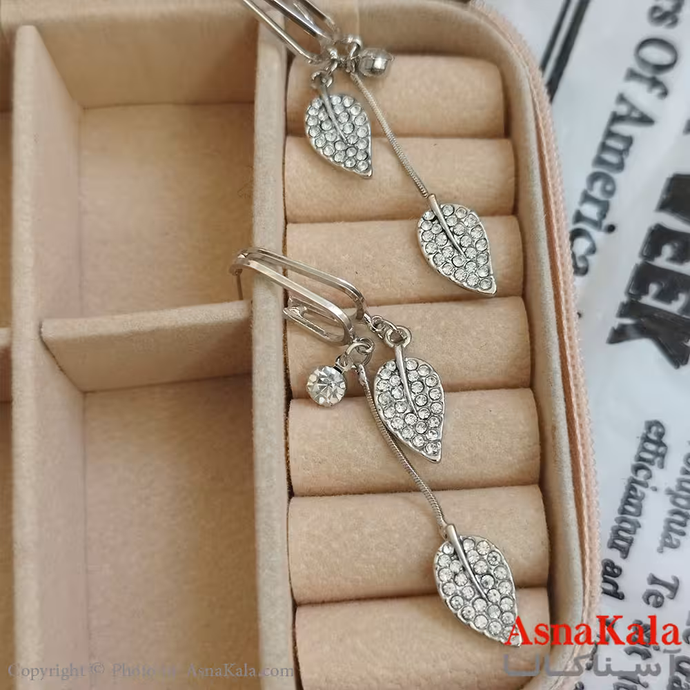 گوشواره جواهری مدل آویز نگیندار رنگ نقره ای کد GSH152118W