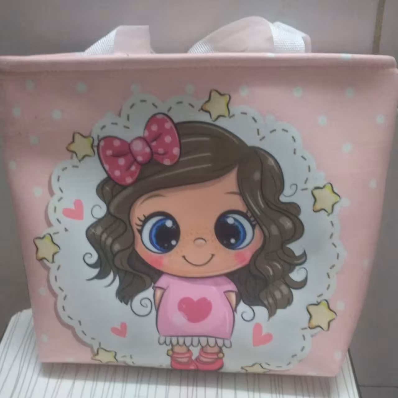 کیف دخترانه دختر مو فرفری