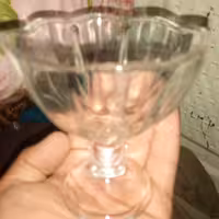 ظرف بستنی خوری 2عدد 40 تومان می باشد تکی هم داریم