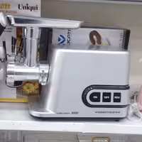 چرخ گوشت خانگی و نیمه صنعتی مارک وگا برقی بسیار قدرتمند با موتور توربو 3000 بدنه سینی مقاوم تیغه ها فولاد (پس کرایه)