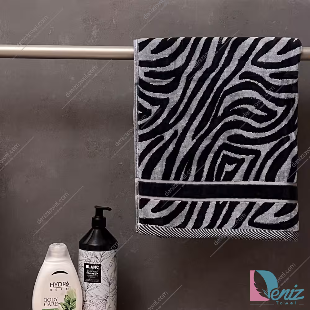 حوله حمامی طرح زبرا رنگ طوسی