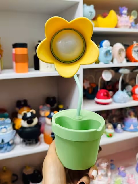 چراغ مطالعه جاقلمی دار طرح گلدان زرد