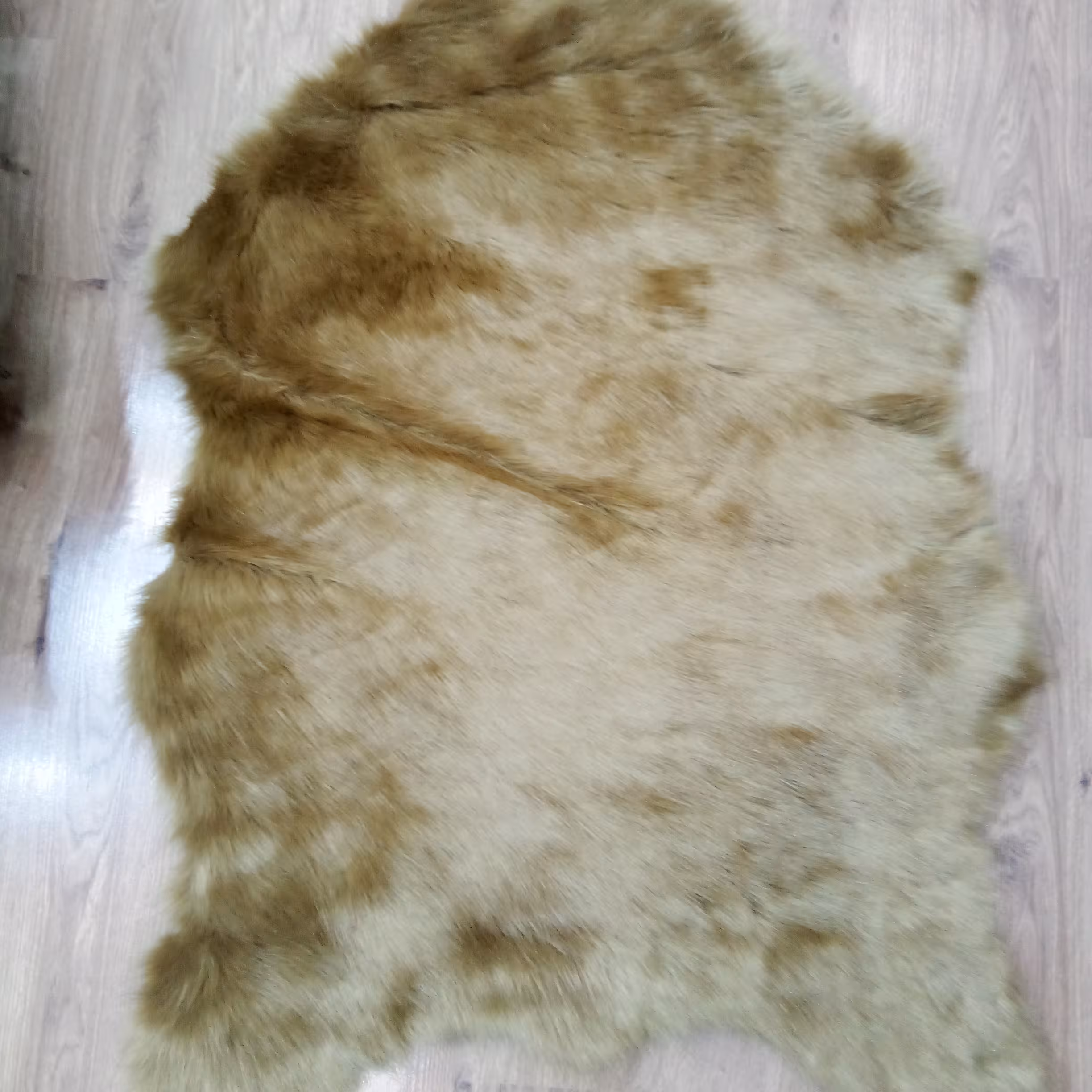 خز پرز بلند نرم و لطیف در رنگ سفید و طوسی و صورتی و 