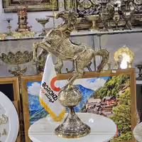 اسب روي گوي برنز قلمزني 60