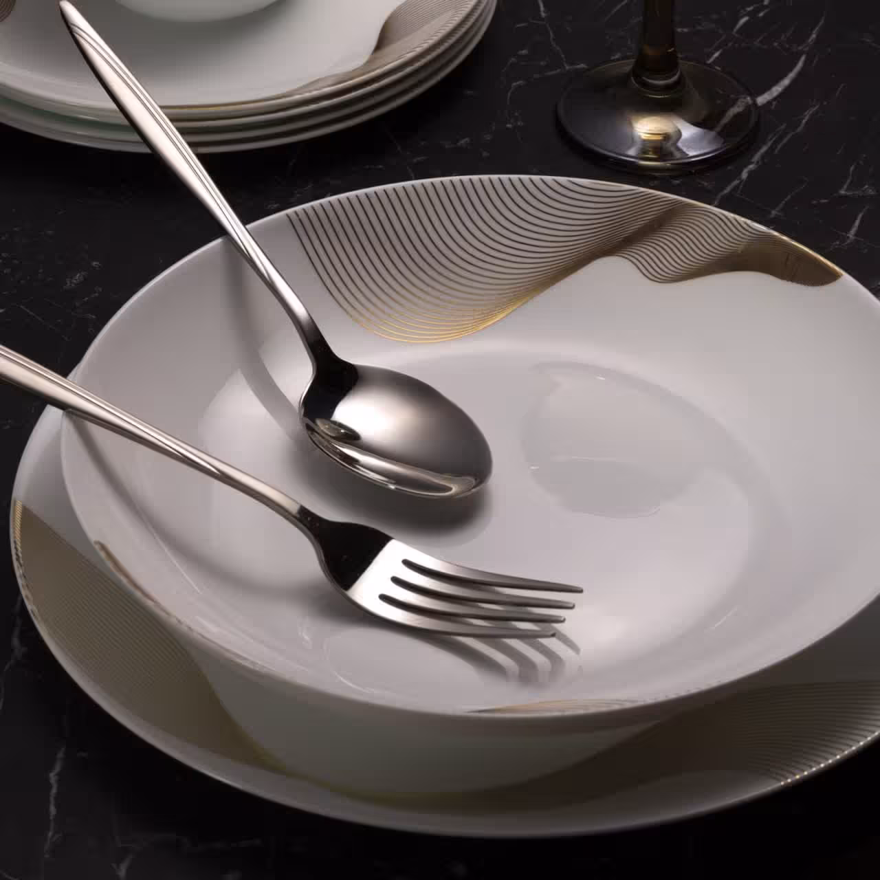 سرویس غذا خوری 28 پارچه اوپال هومیت طرح آیما طلایی