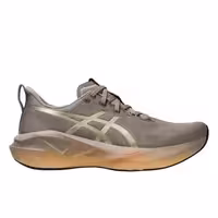 کفش دویدن مردانه asics Novablast 5 Luxe