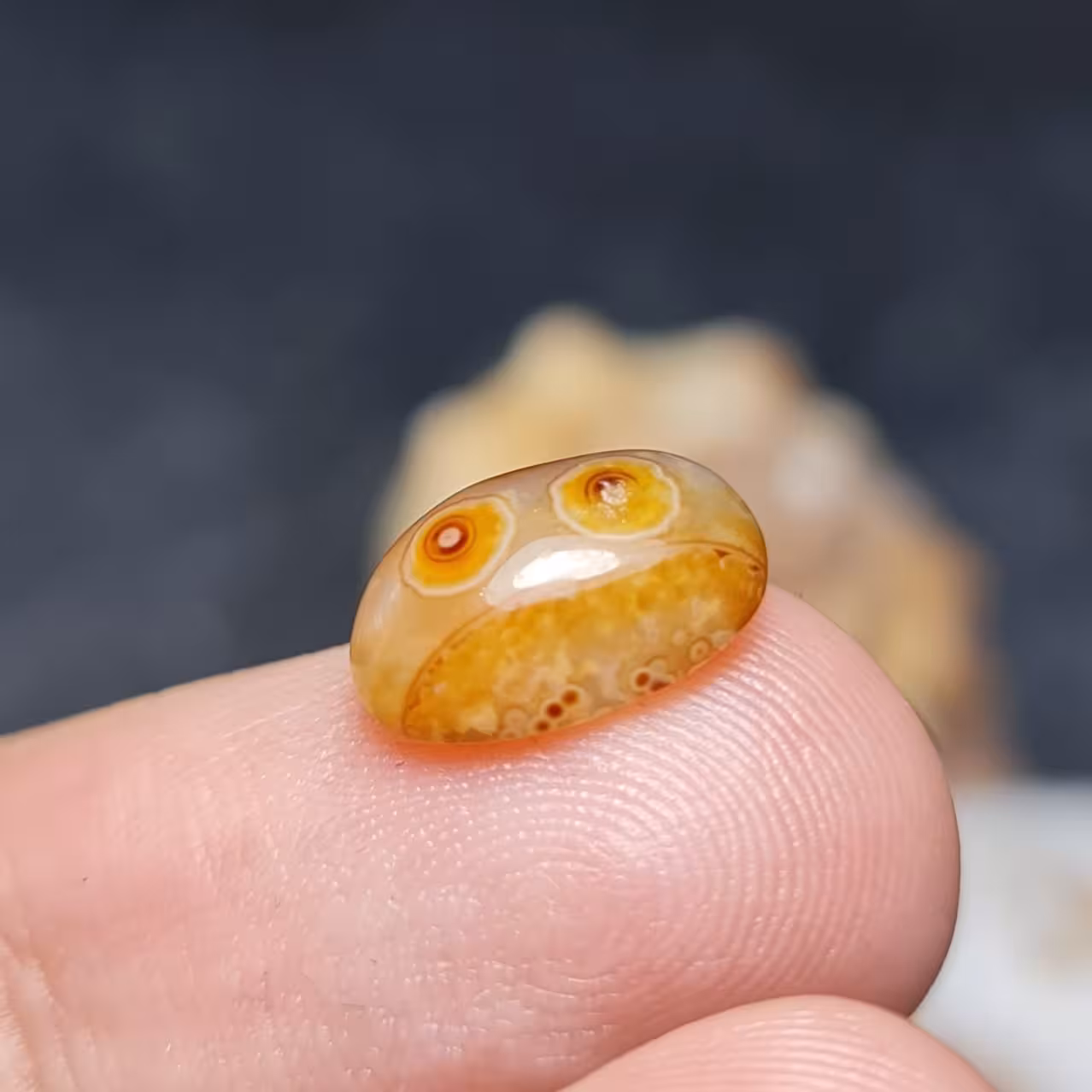  نگین فوق العاده زیبای سنگ عقیق باباقوری دو چشم اصل معدنی
کد  28081