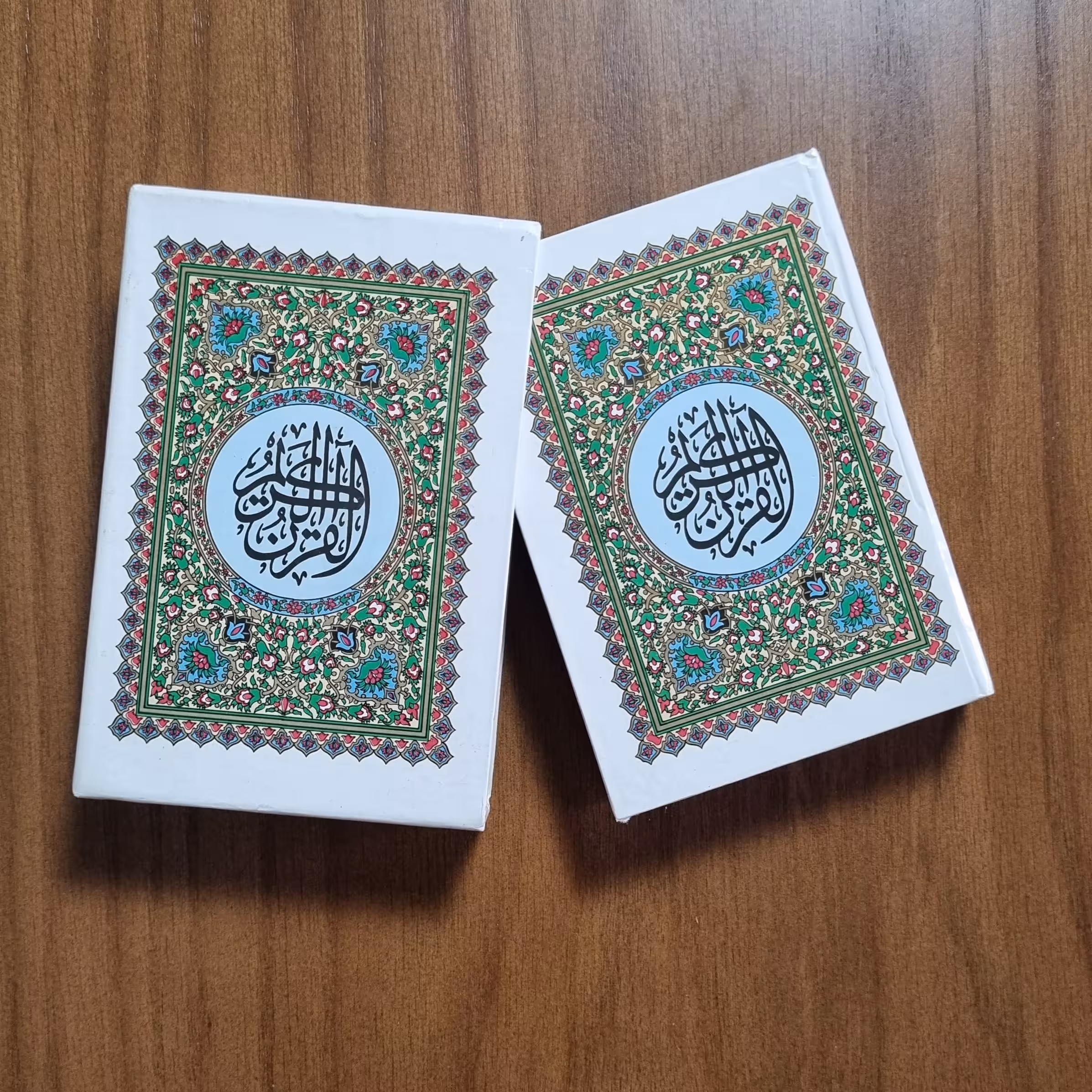 قرآن بدون ترجمه سایز 14در7 گلاسه با پس زمینه سبز مناسب مرور و حفظ عثمان طه جلد گالینگور سبک جیبی چاپ سوریه یک رنگ