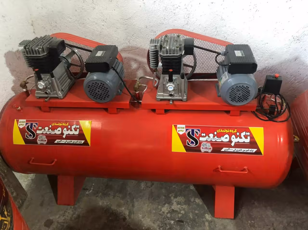 کمپرسور 500 لیتری تکفاز چهار سیلندر 2 دینام تکنو صنعت مدل 500L