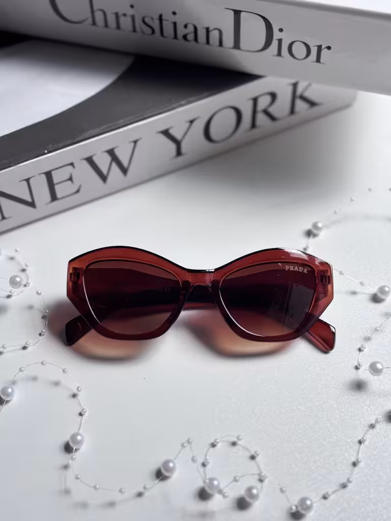 عینک آفتابی برند Prada زنانه ترند قهوه ای یووی 400