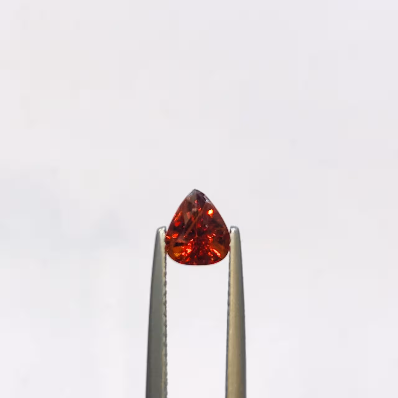 نگین گارنت اسپسارتین تراش اشکی اصلی سایز 6*7 میلیمتری