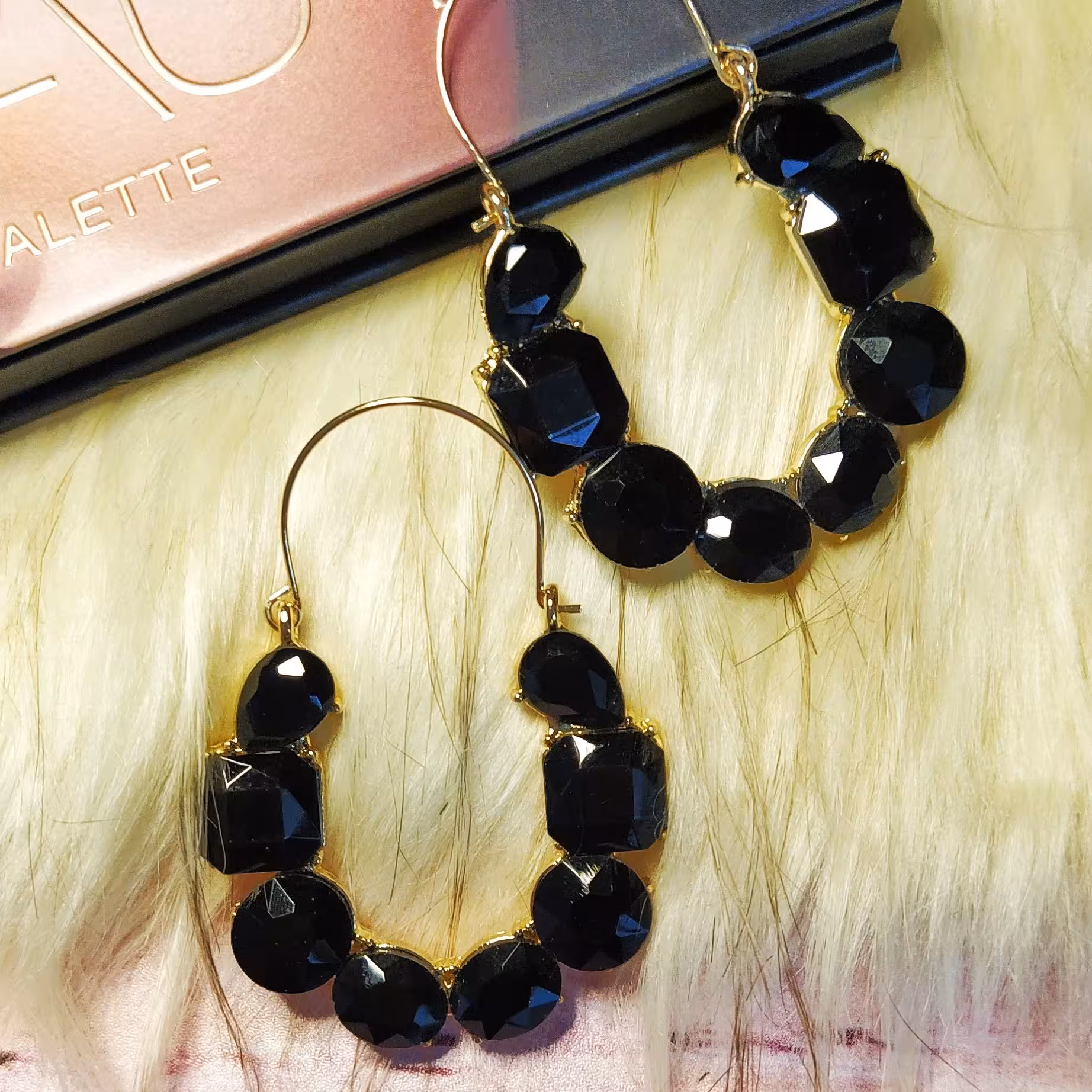 گوشواره مشکی طلایی حلقه ای 