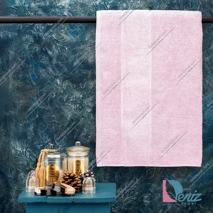 حوله حمامی طرح ماکرو رنگ صورتی