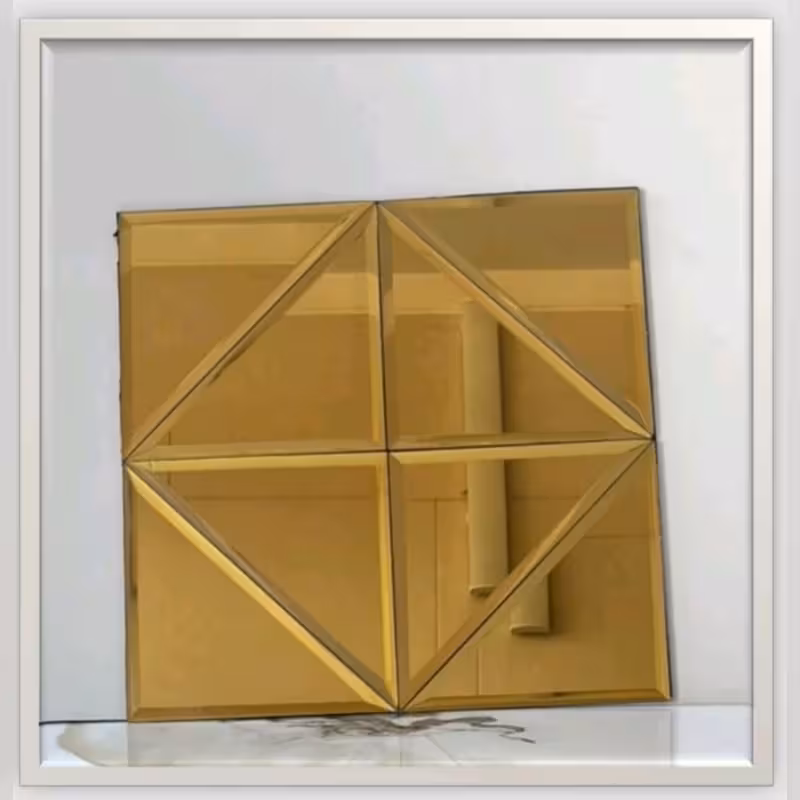 تایل آینه ای مثلثی کد T2004،ابعاد30در30 cm پشت چسبدار کاملآ نسوز و ضدآب (پس کرایه)