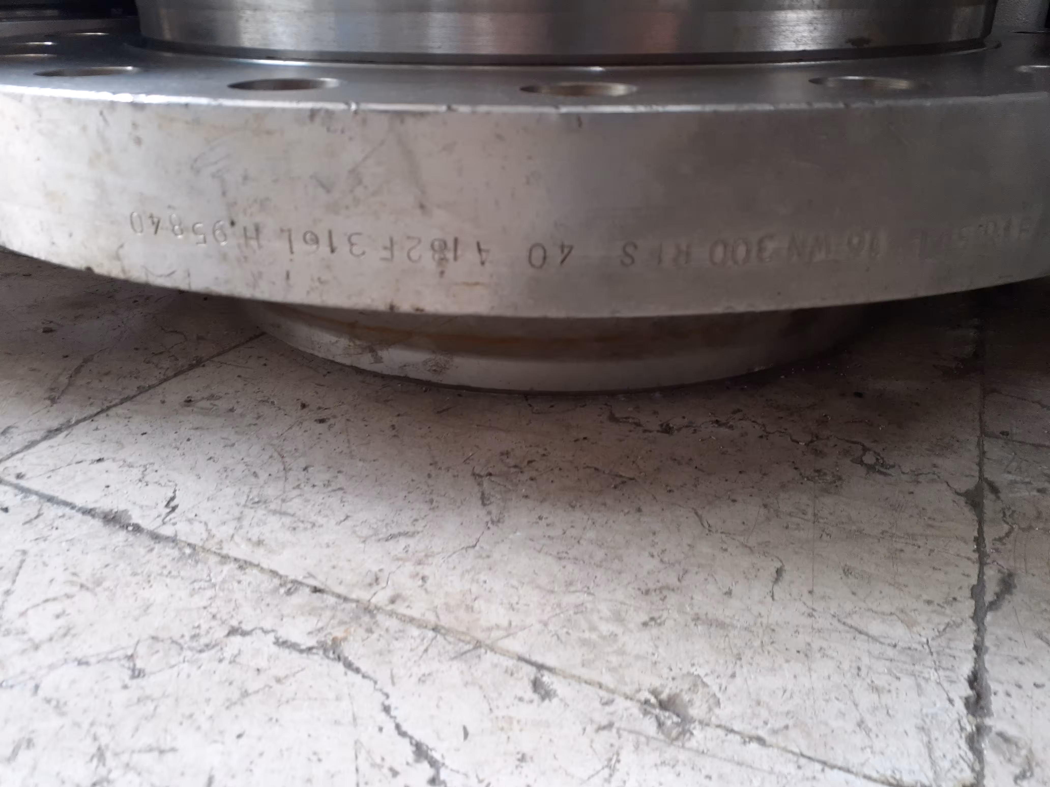 فلنج گلودار "16 ریس فیس کلاس 300 رده 40   B16  از جنس   A182/F316L